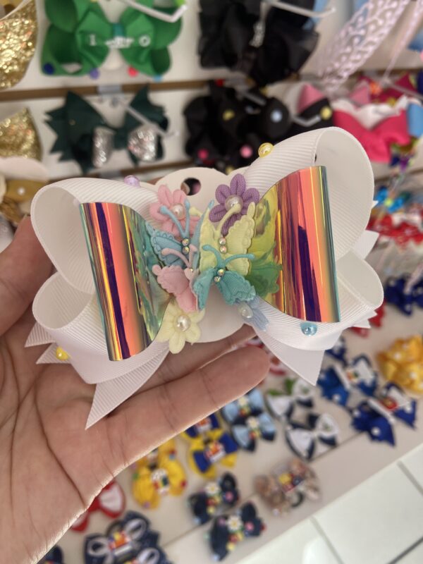 Laço Branco com Borboleta