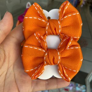Par de Laços Laranja Infantil.