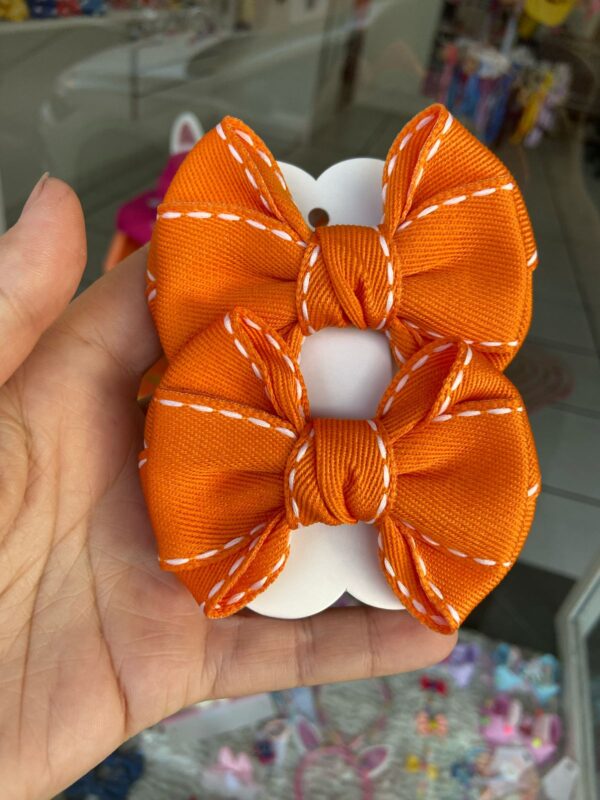 Par de Laços Laranja Infantil.