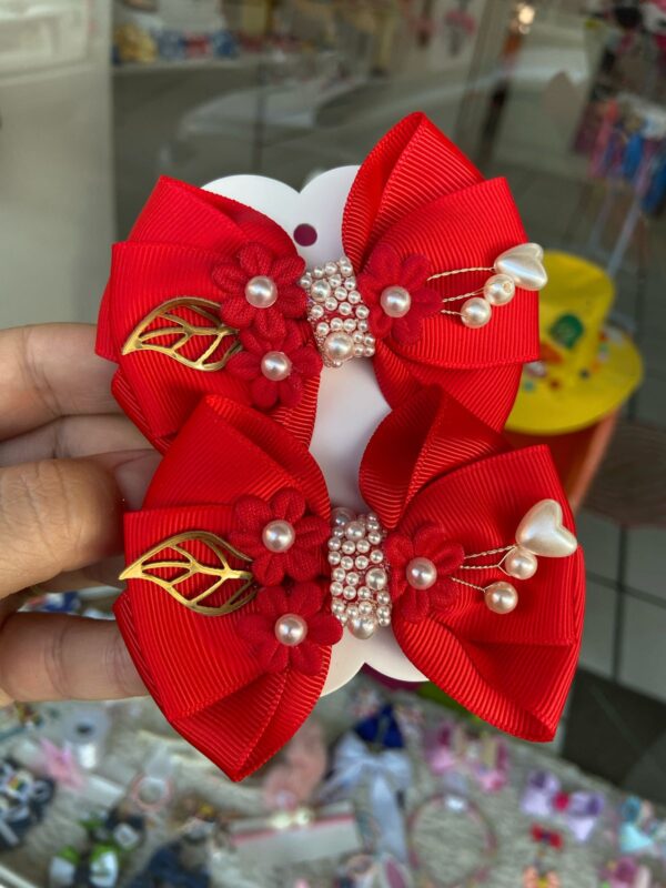 Par de Laços com Aplique de Flor – Vermelho.