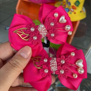 Par de Laços Rosa com Aplique de Flor.