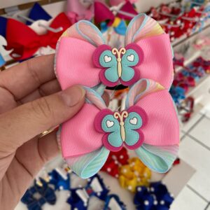Par de Laços em Tons de Rosa com Aplique de Borboleta