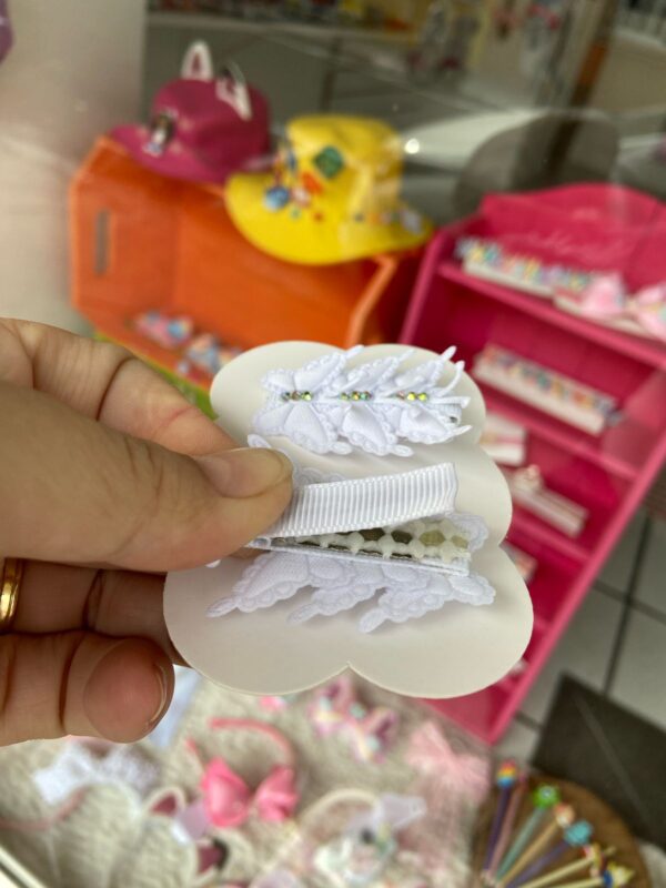 Mini Par Branco com Aplique de Borboletas
