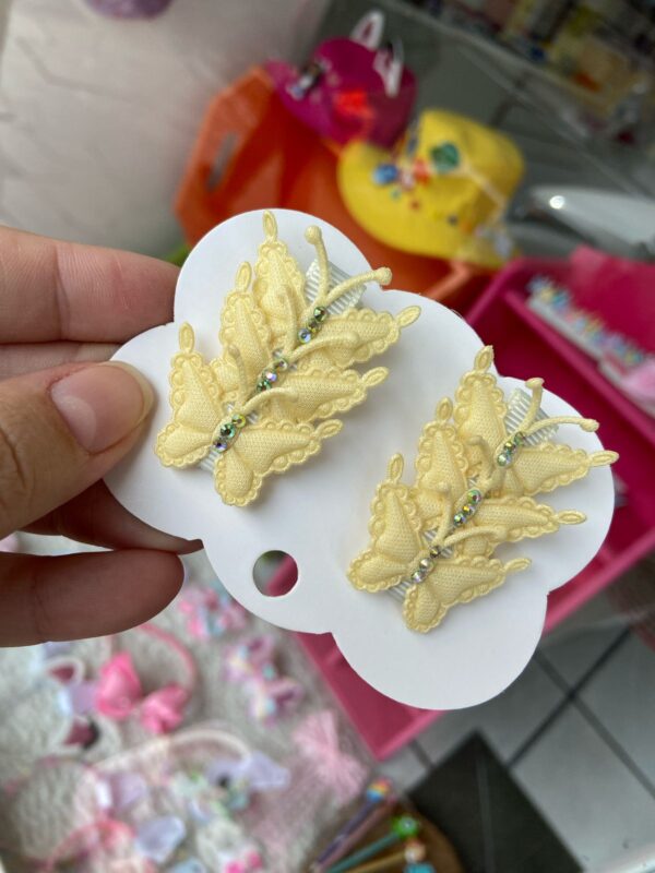 Mini Par Amarelo com Aplique de Borboletas