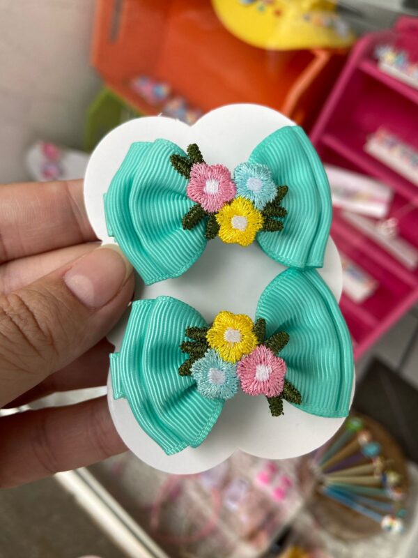 Mini Par de Laços Verde com Flor