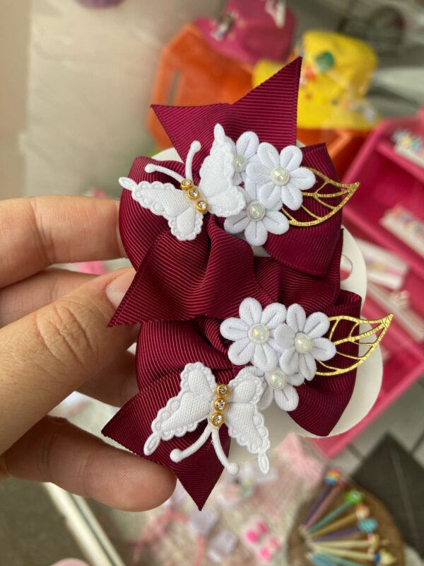 Mini Par de Laços Vinho com Aplique de Flor e Borboleta