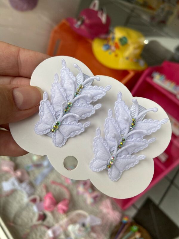 Mini Par Branco com Aplique de Borboletas