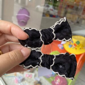 Par de Laços com Fita Brilhosa preto com Rabicó