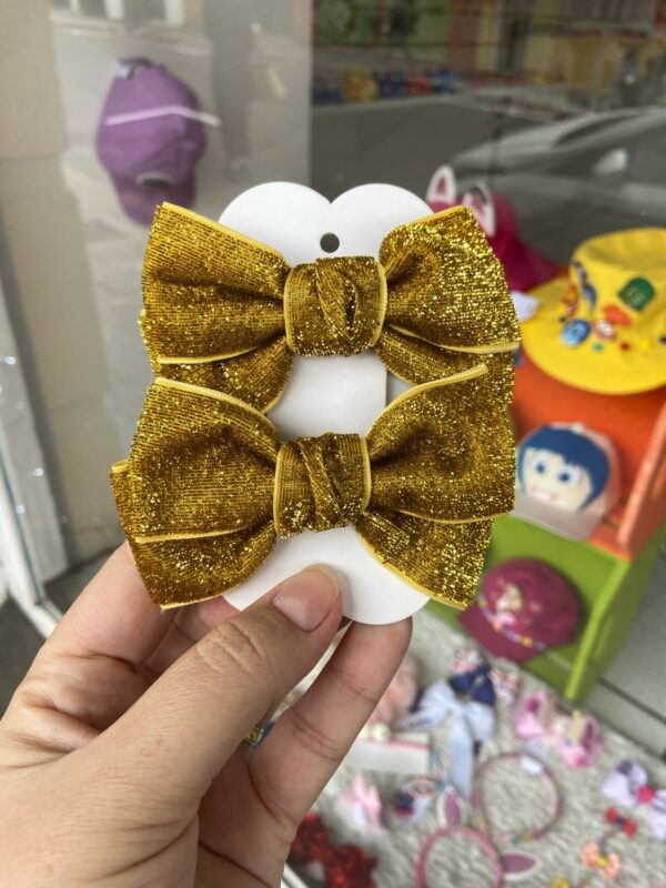 Par de Laço dourado com Rabicó
