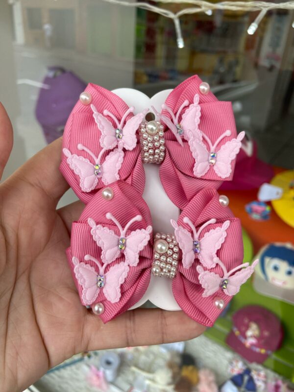 Par de Laços Rosa com Borboletas