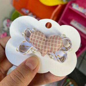 Mini Laço Branco com Coração