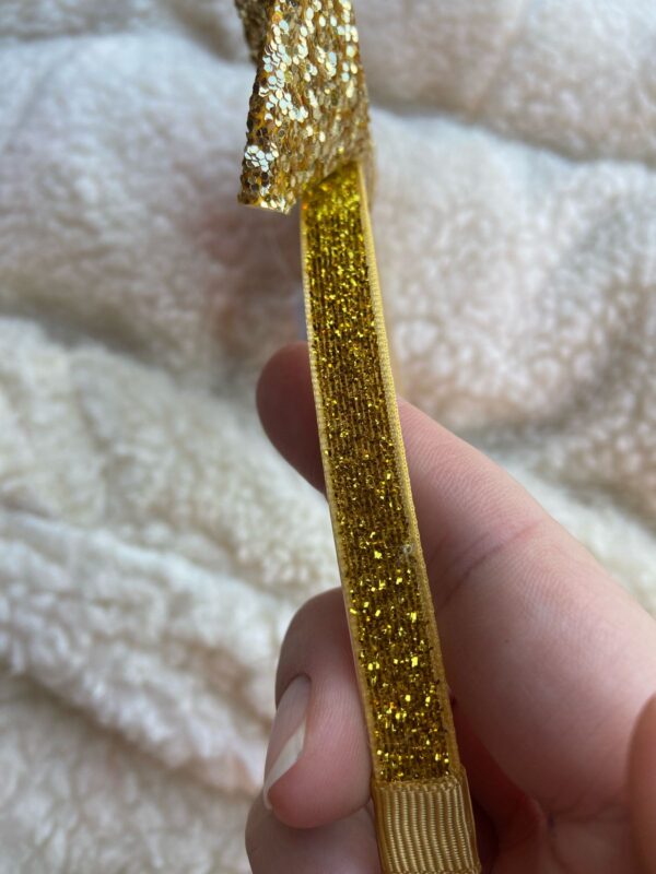 Tiara com Laço em Pé Dourado