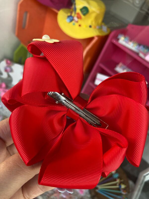 Laço Grande Vermelho com Flor. - Imagem 2