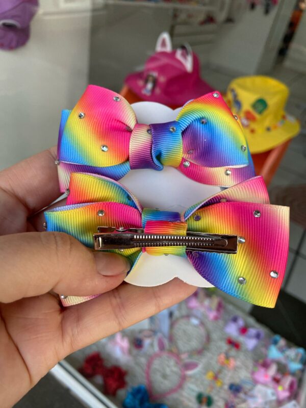 Par de Laços Colorido com Strass. - Imagem 2