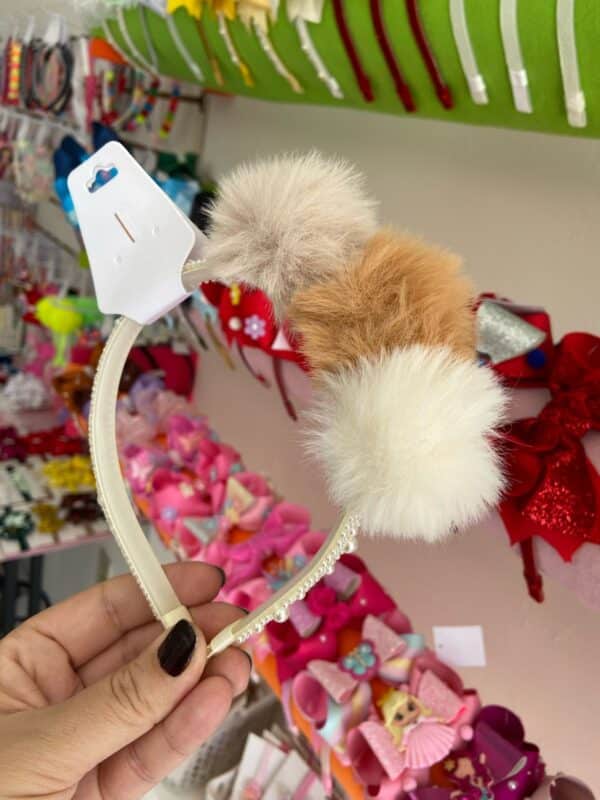 Tiara com pompom
