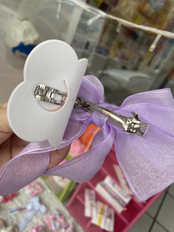 Laço com Pontas Lilás e organza.