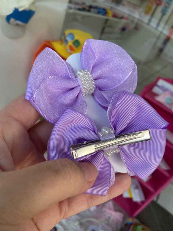 Par de Laço Lilás com com Organza no Bico de pato.