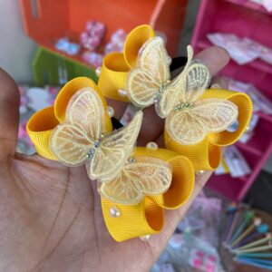 Par de Laços Amarelos com Aplique de Borboleta