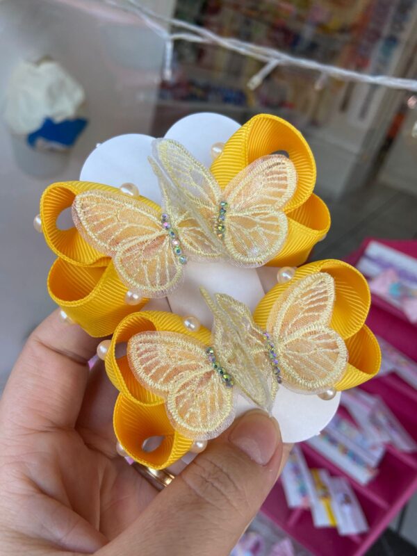Par de Laços Amarelo com Borboletas