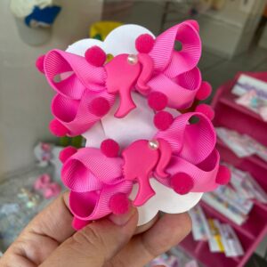 Par de Laços Rosa com Aplique da Barbie