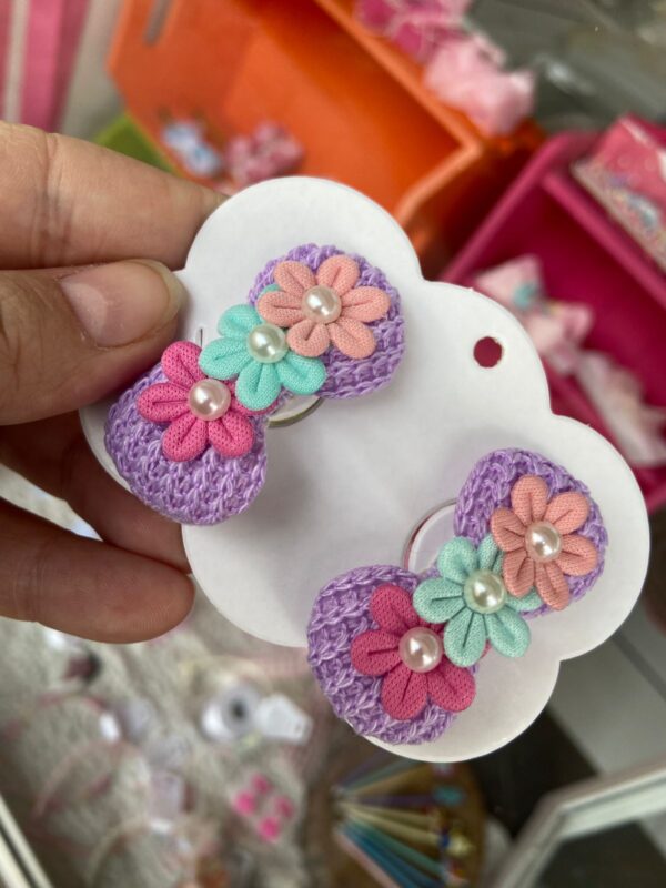 Mini Par de Laço Lilás com Flores.