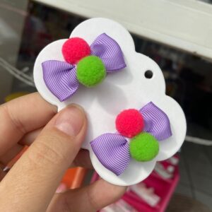 Mini Par de Laço Lilás com Pompom Colorido