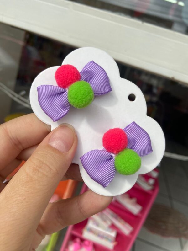 Mini Par de Laço Lilás com Pompom Colorido
