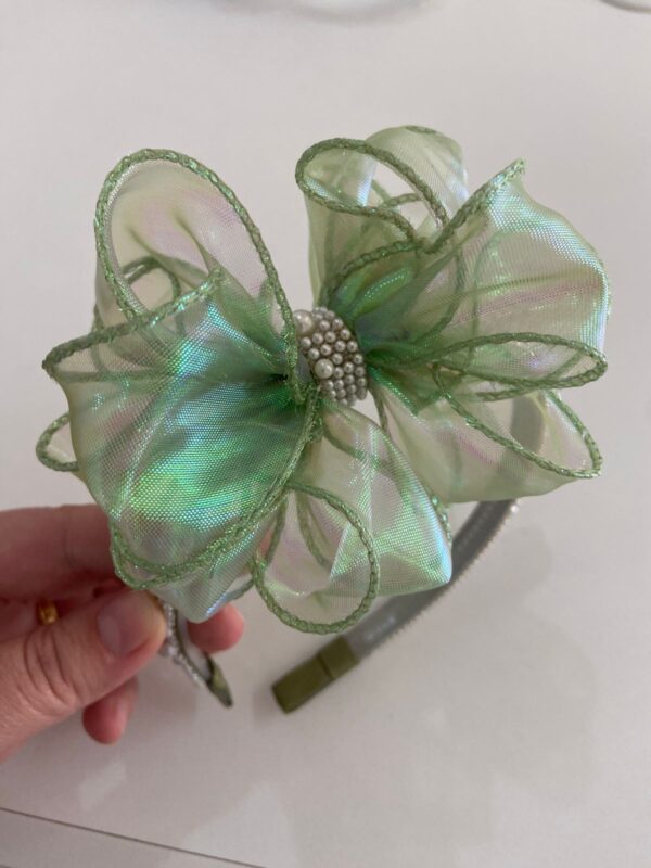 Tiara de Organza com Laço Volumoso Verde - Imagem 2