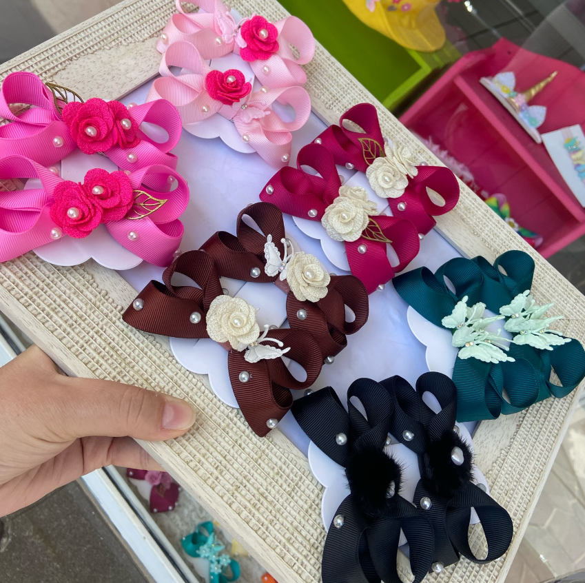 Laços tradicionalistas em cores vermelha, azul, verde, rosa e branca para traje de prenda