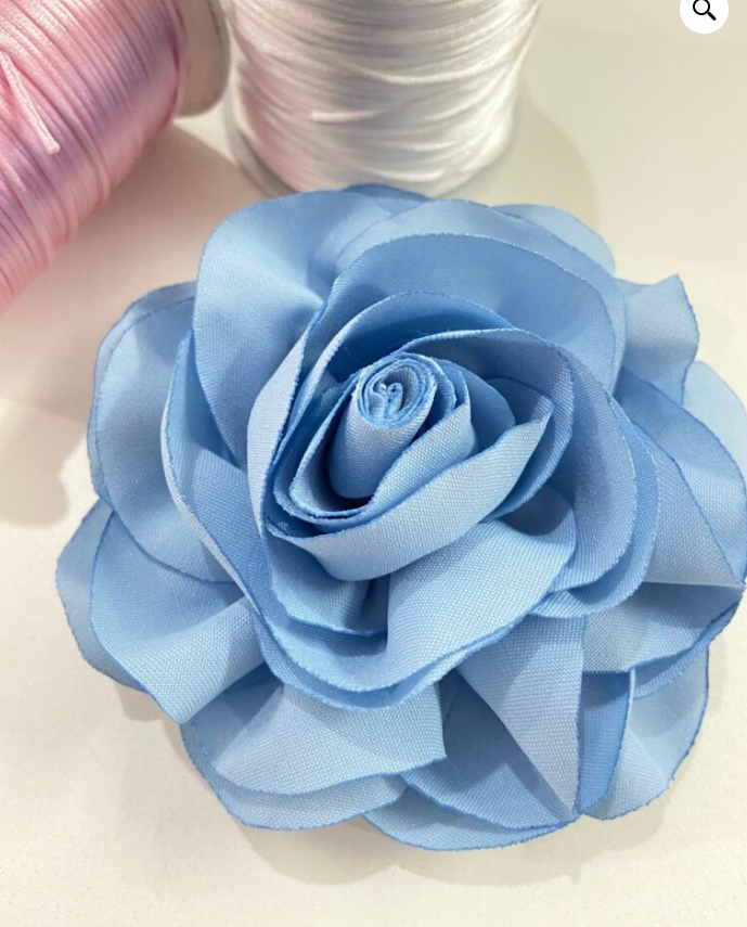 Tiara tradicionalista com estampa floral para traje de prenda