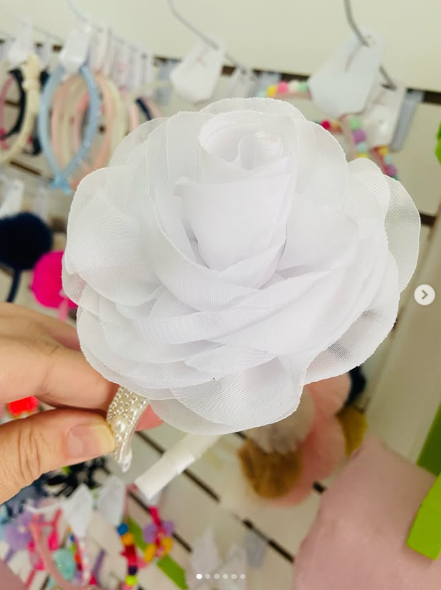 Flor tradicionalista aplicada em uma Tiara de prenda