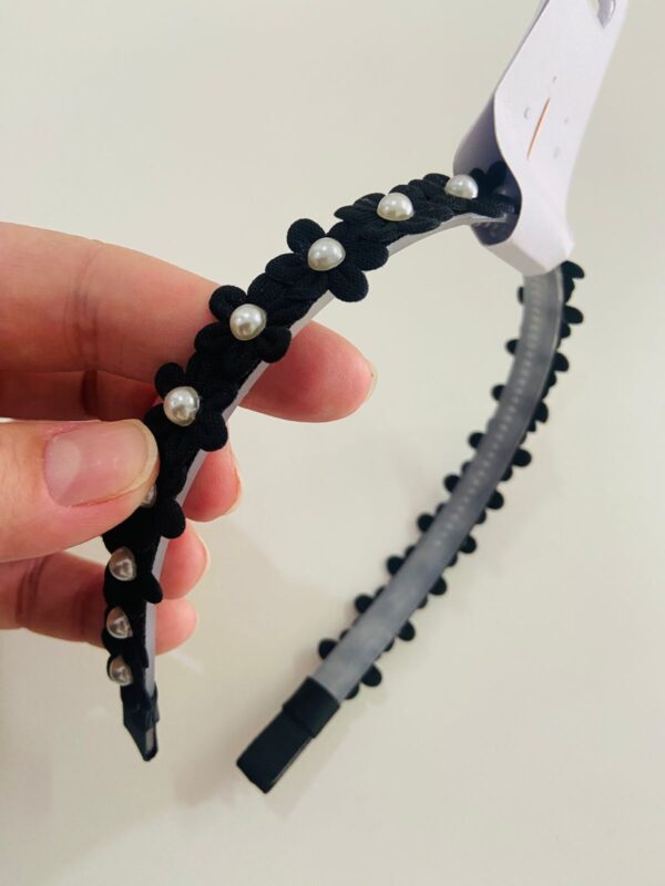 Tiara Preto com Detalhes de Flor