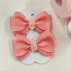 Par de Laços Rosa com pérolas – Tamanho Pequeno | Presilha Bico de Pato | Acessório Infantil para Cabelo
