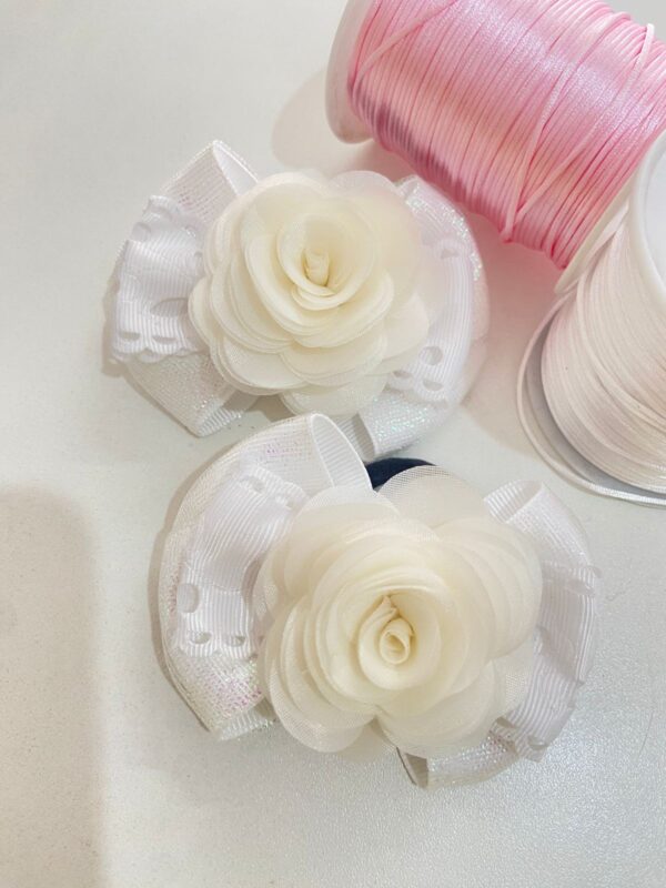 Par de Laço Branco com flor
