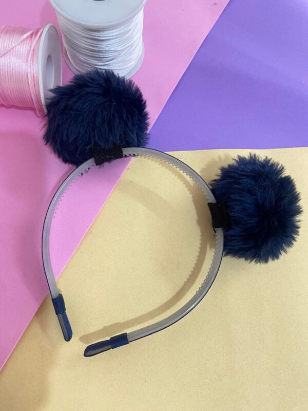 Tiara com pompom Azul Marinho