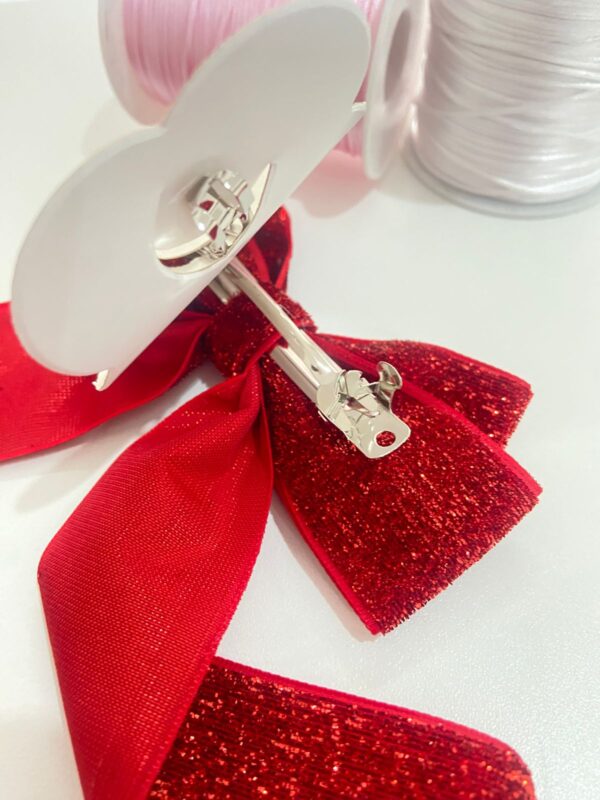 Laço vermelho e brilho com Pontas