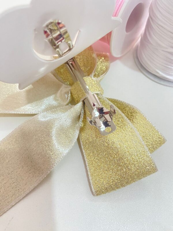 Laço Dourado com Pontas